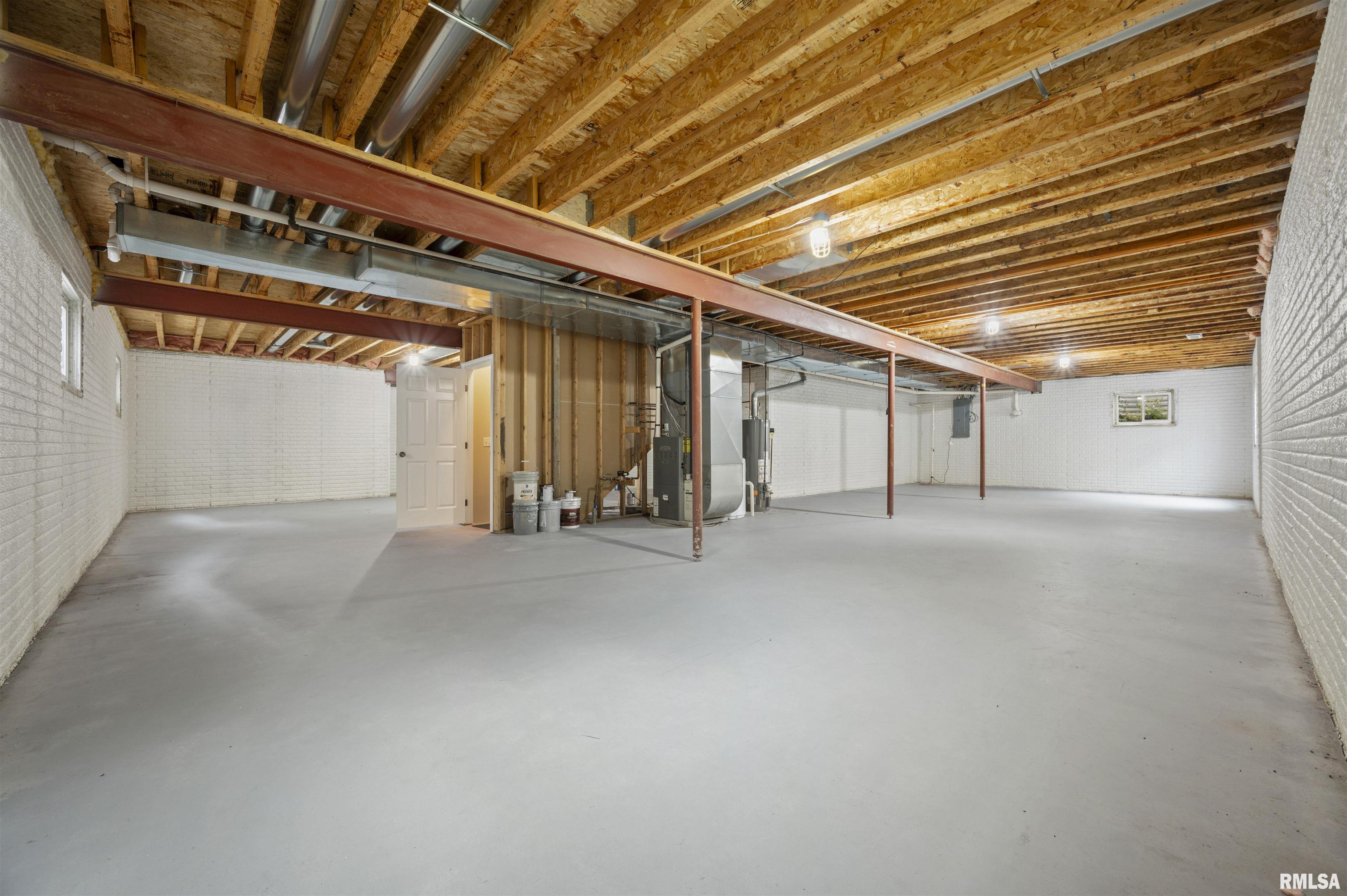 2139 West Geneva Road Peoria, IL 61615 - Photo 25 of 33 Gallery Image 25