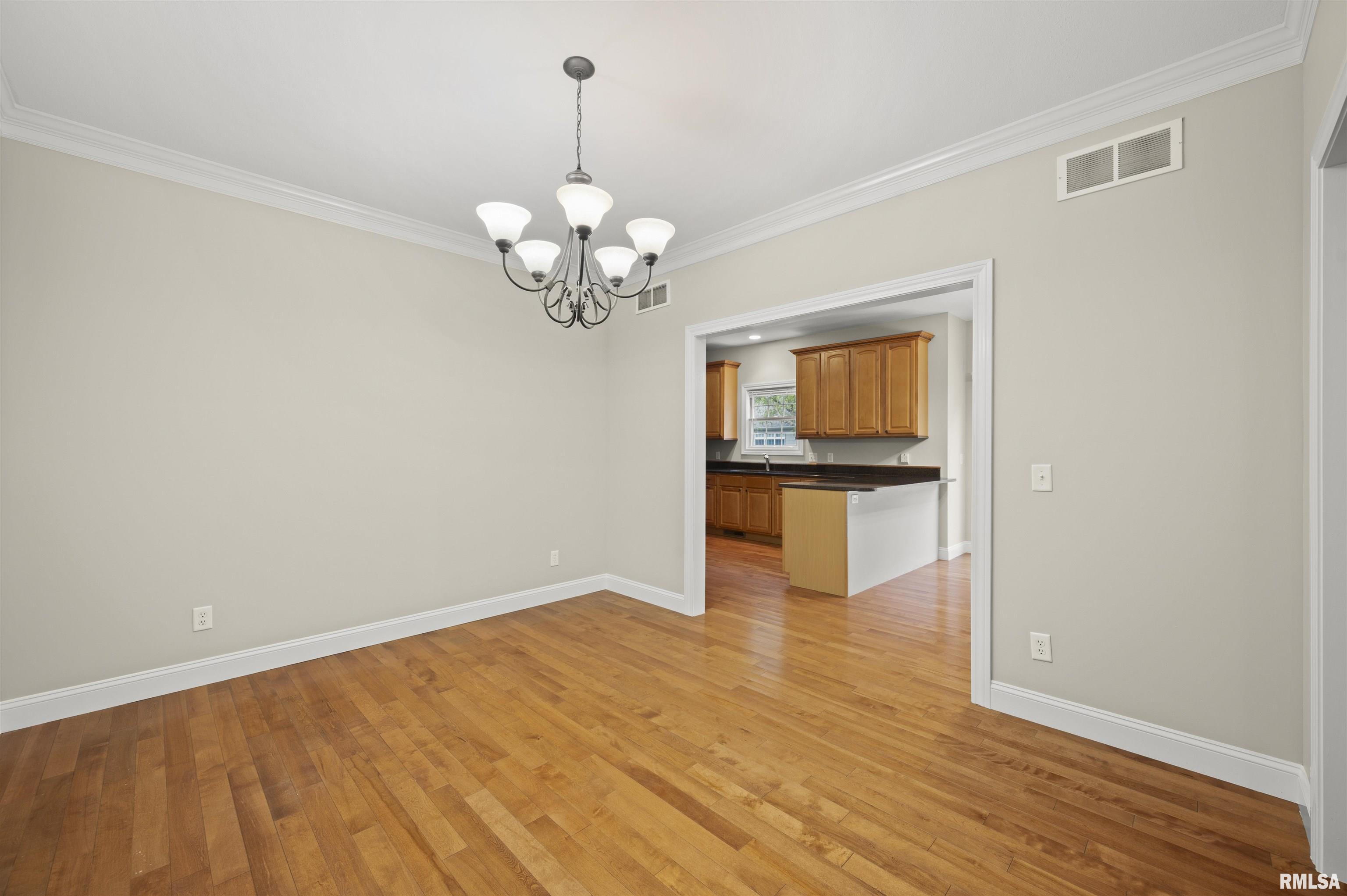 2139 West Geneva Road Peoria, IL 61615 - Photo 8 of 33 Gallery Image 8