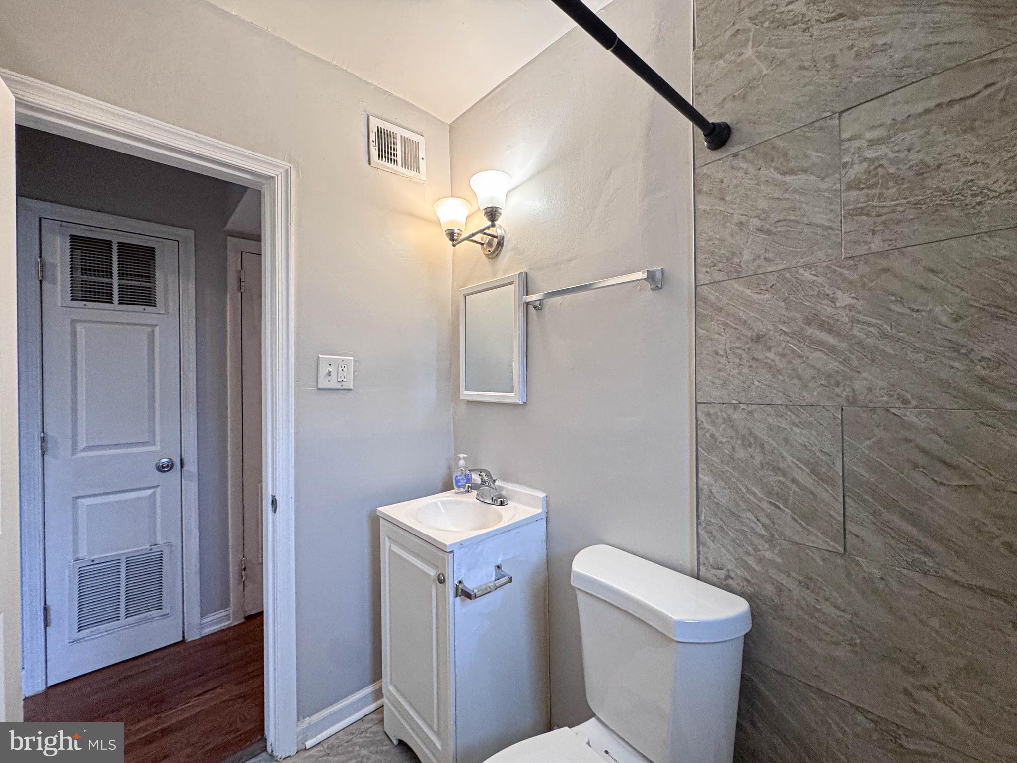 4630 Hillside Road Southeast Washington, DC 20019 - Photo 7 of 28