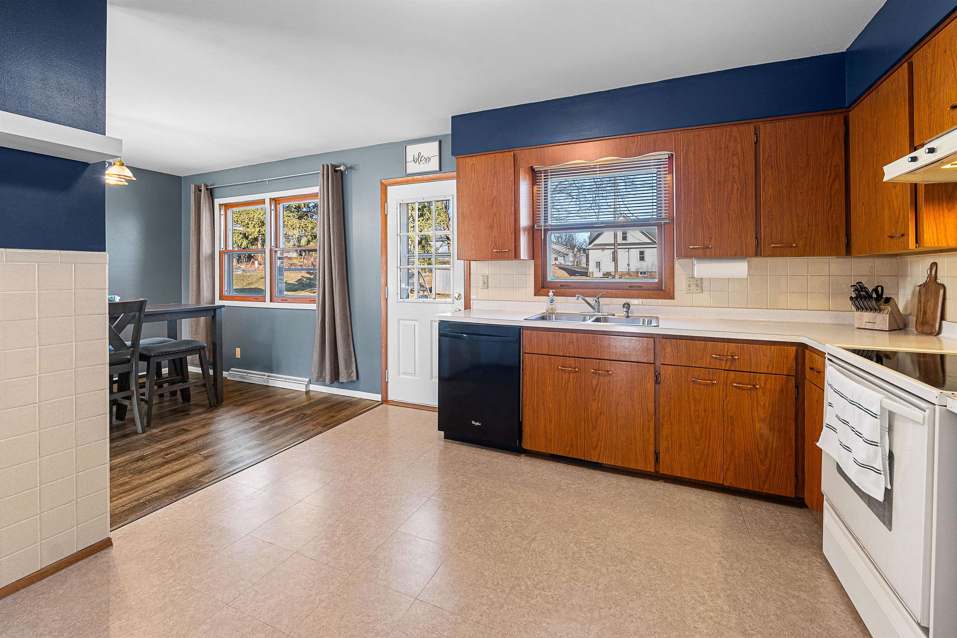 318 Scott Street Cambria, WI 53923 - Photo 11 of 30