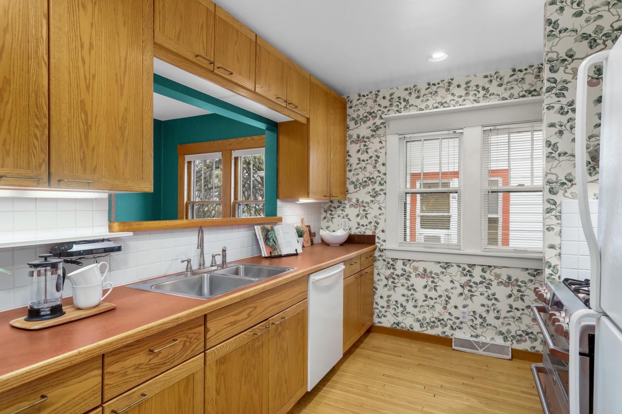 185 Exeter Place St. Paul, MN 55104 - Photo 7 of 19