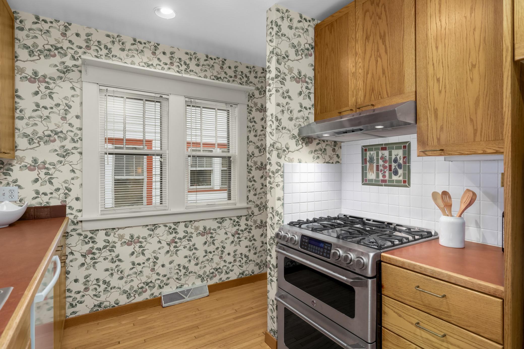 185 Exeter Place St. Paul, MN 55104 - Photo 8 of 19