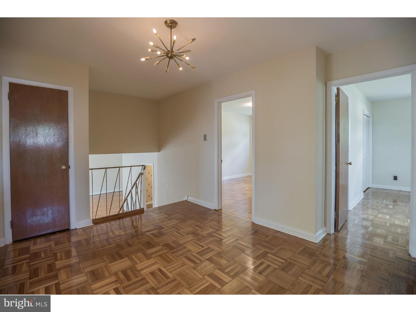 127 Flagstaff Road Philadelphia, PA 19115 - Photo 13 of 25 Hallway