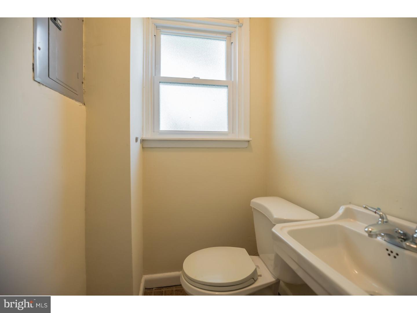 127 Flagstaff Road Philadelphia, PA 19115 - Photo 16 of 25 Bathroom