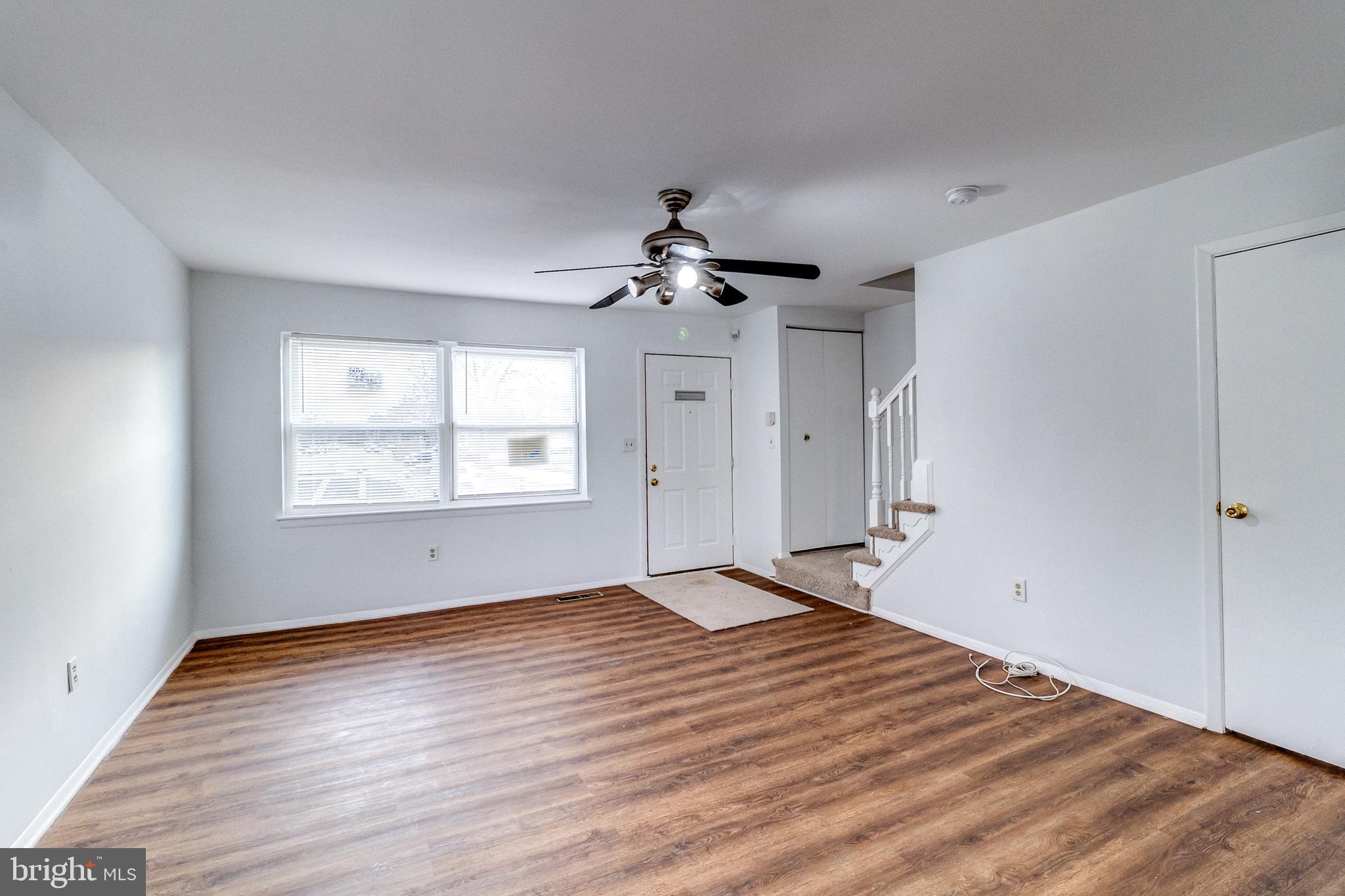 783 Seawall Road Baltimore, MD 21221 - Photo 8 of 27 Living Room