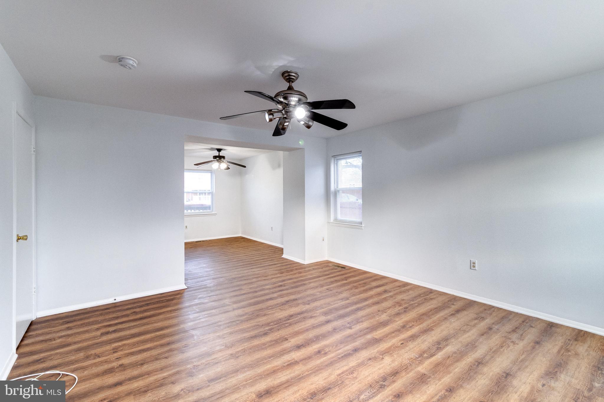 783 Seawall Road Baltimore, MD 21221 - Photo 10 of 27 Living Room Dinning Room