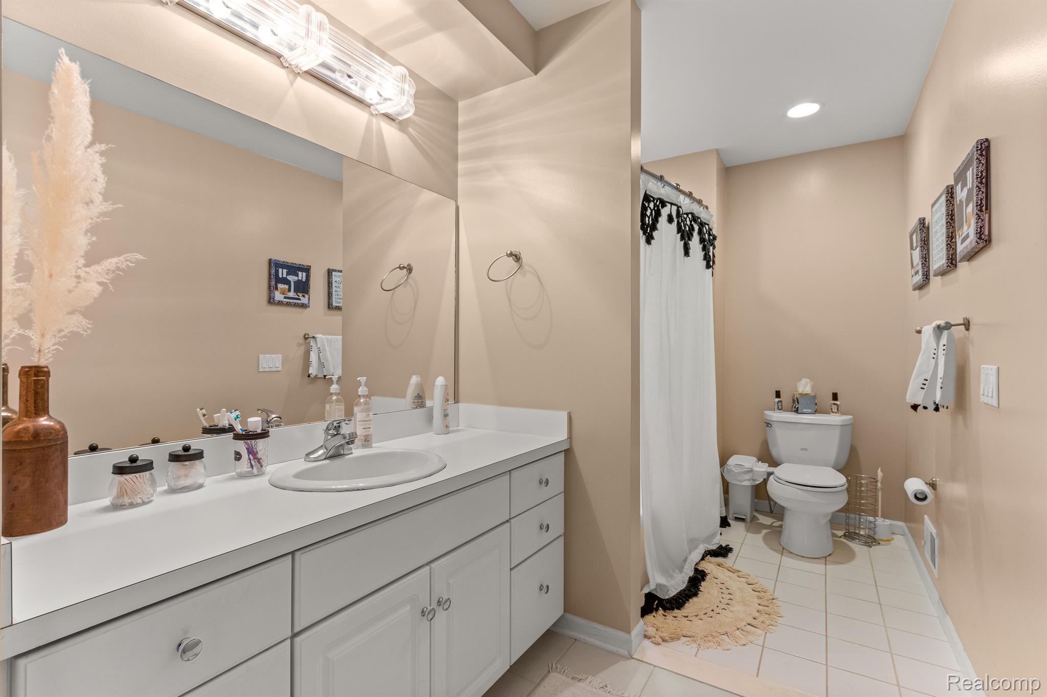 26114 Steele Road Farmington, MI 48331 - Photo 29 of 45 Gallery Image 29