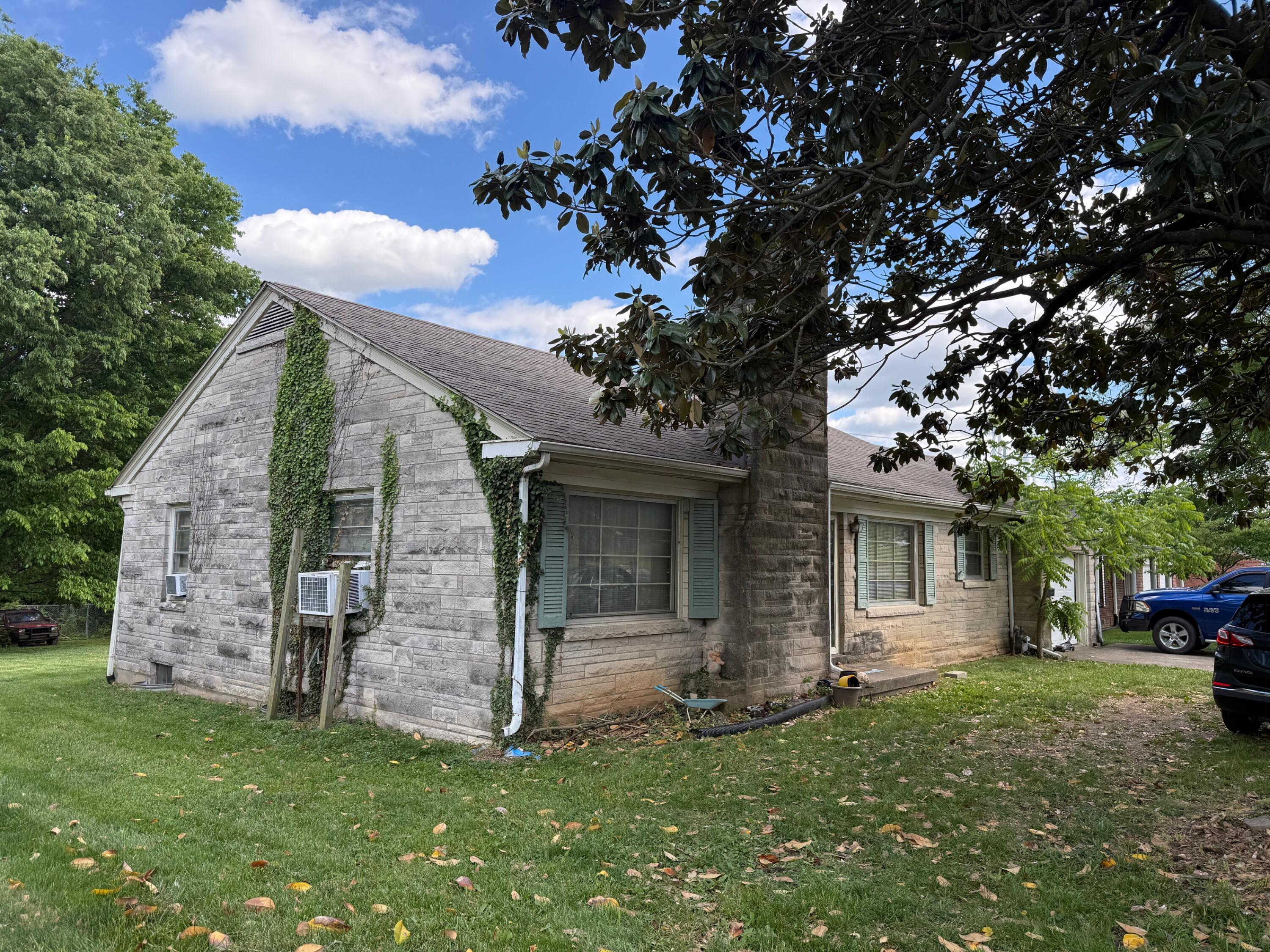 212 Lexington Road Lancaster, KY 40444 - Photo 3 of 31 4