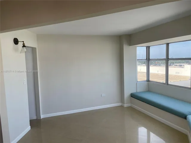 a view of livingroom with furniture