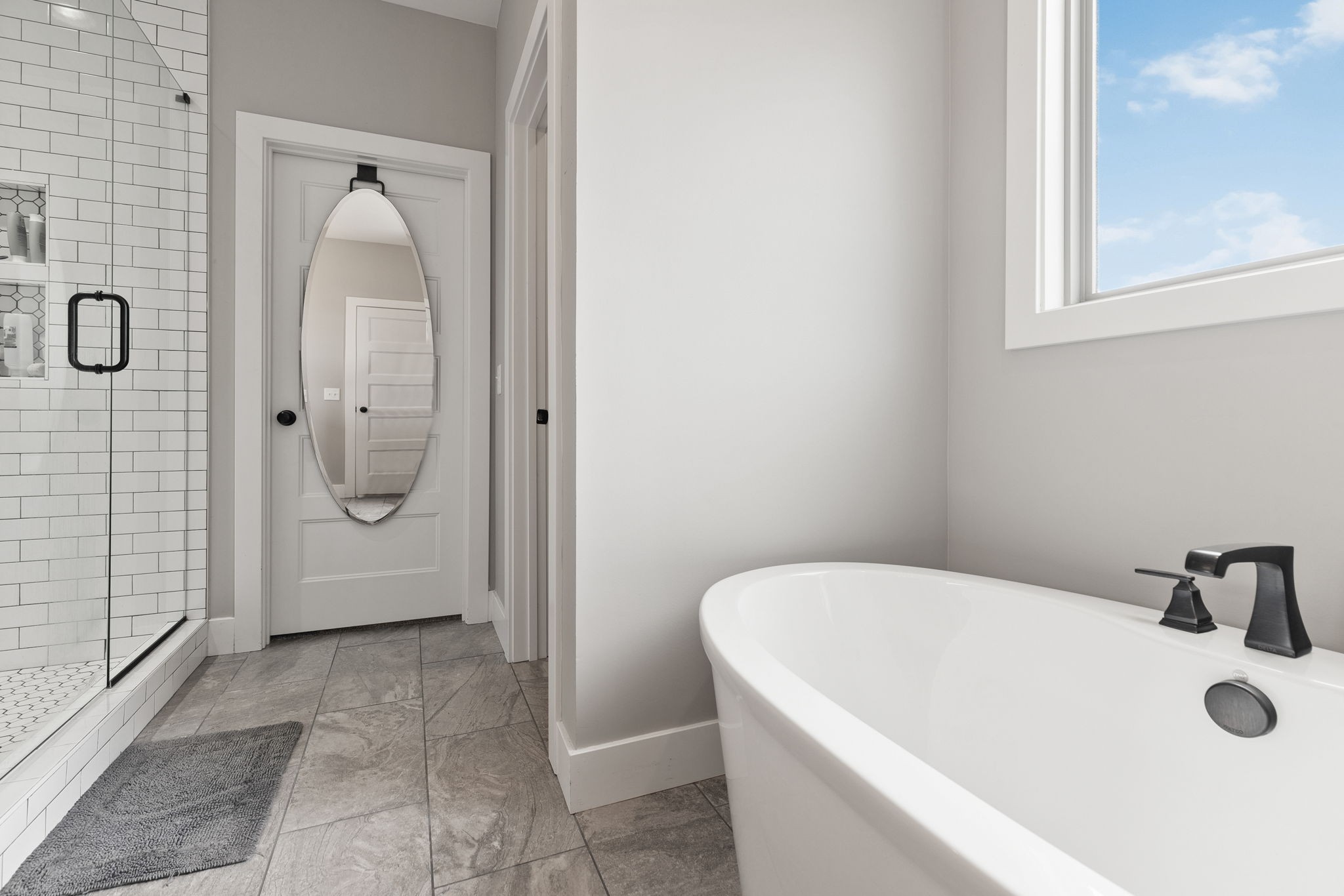 5651 Flewellyn Road Springfield, TN 37172 - Photo 26 of 55 a bathroom with a tub a sink and mirror