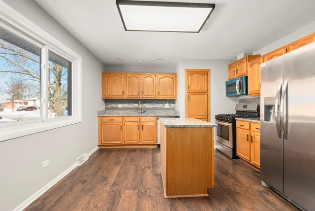 $265,000 | 16380 Terry Lane, Oak Forest, IL 60452