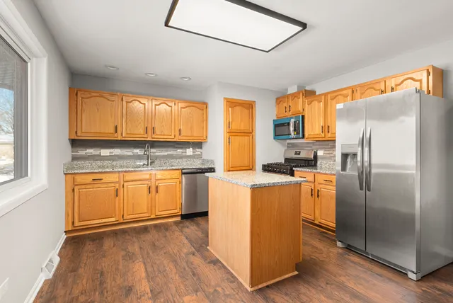 $265,000 | 16380 Terry Lane, Oak Forest, IL 60452