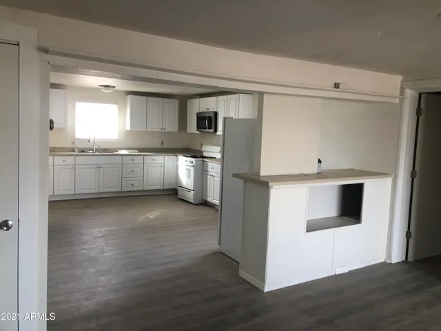 $1,400 | 261 West Lindbergh Avenue, Coolidge, AZ 85128