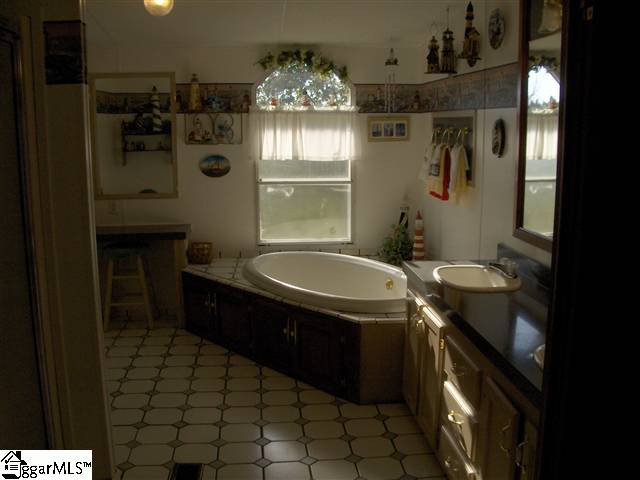 213 Thornbury Ridge Easley, SC 29640 - Photo 10 of 12 Gallery Image 10