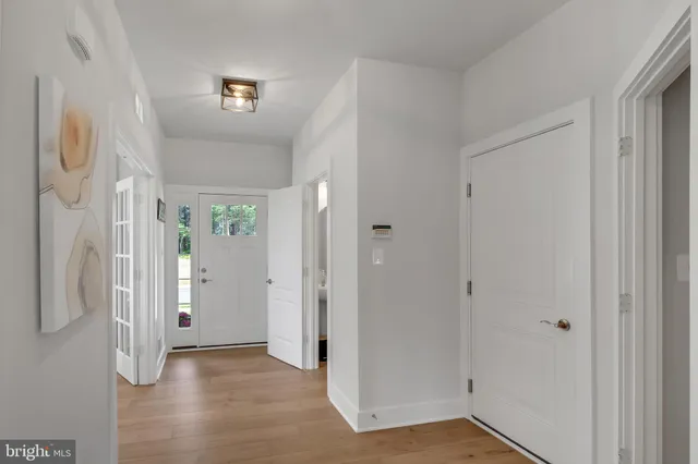 a view of entryway with bathroom
