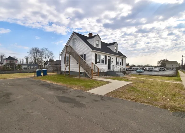 $2,750 | 153 Bosworth Street, Unit 1, West Springfield, MA 01089