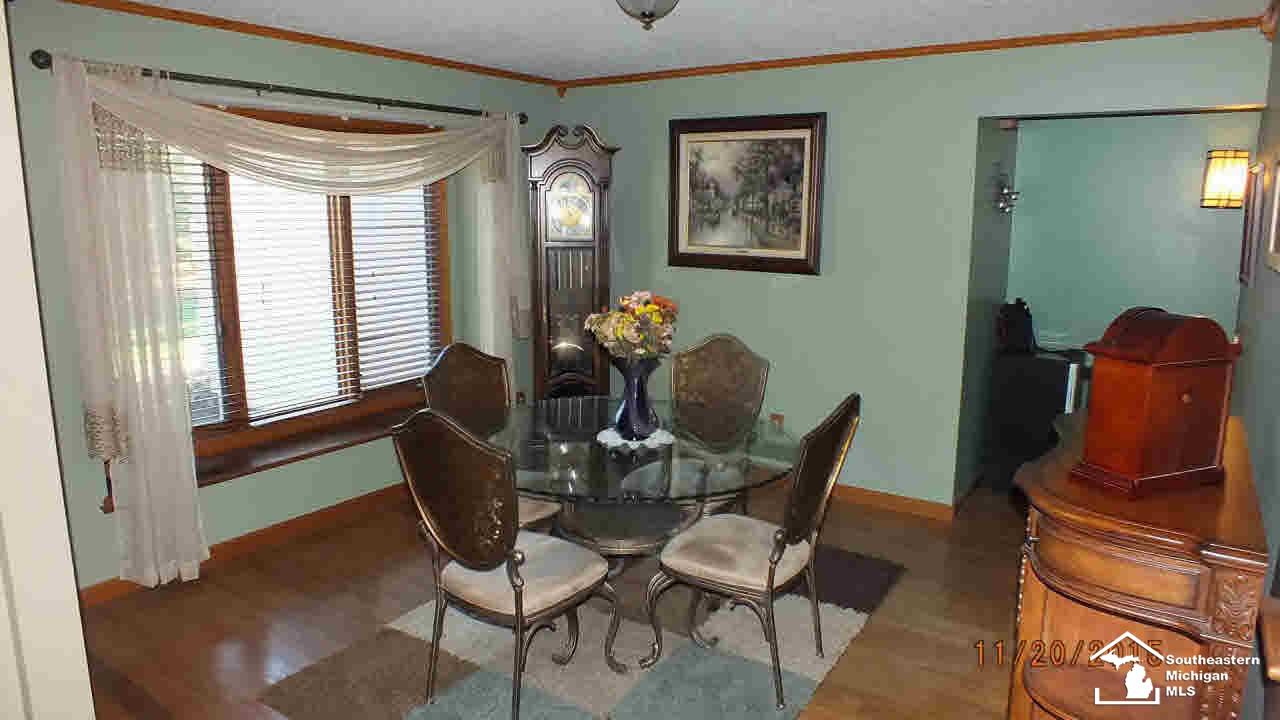 8725 Summerfield Road Lambertville, MI 48144 - Photo 13 of 23 Dining room