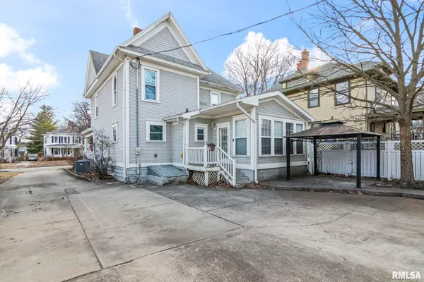 $185,000 | 1014 West College Avenue, Jacksonville, IL 62650