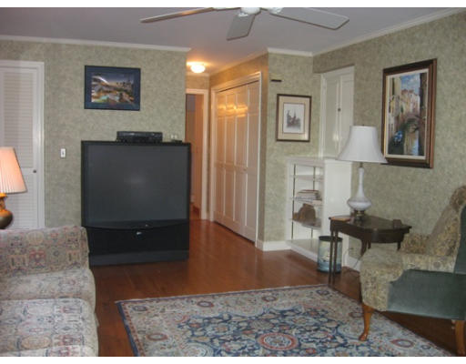 70 Spring Street Shrewsbury, MA 01545 - Photo 13 of 30 Gallery Image 13