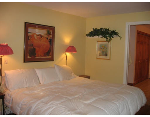 70 Spring Street Shrewsbury, MA 01545 - Photo 15 of 30 Gallery Image 15