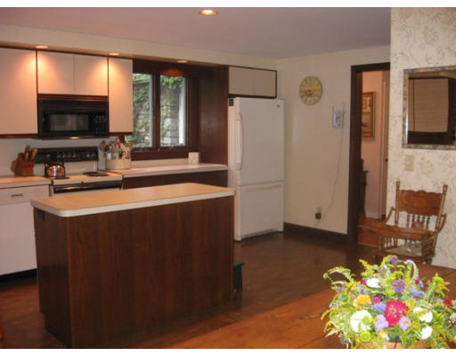 70 Spring Street Shrewsbury, MA 01545 - Photo 5 of 30 Gallery Image 5