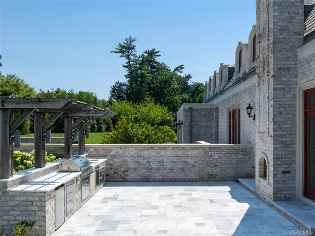 $23,500,000 | 9 Hicks Lane, Sands Point, NY 11050