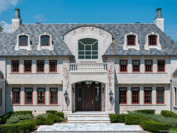 $23,500,000 | 9 Hicks Lane, Sands Point, NY 11050