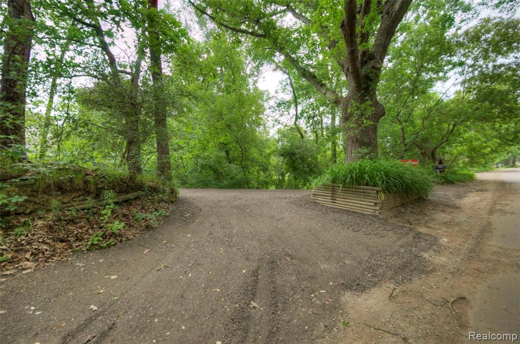 8164 Rattalee Lake Road Clarkston, MI 48348 - Photo 12 of 96