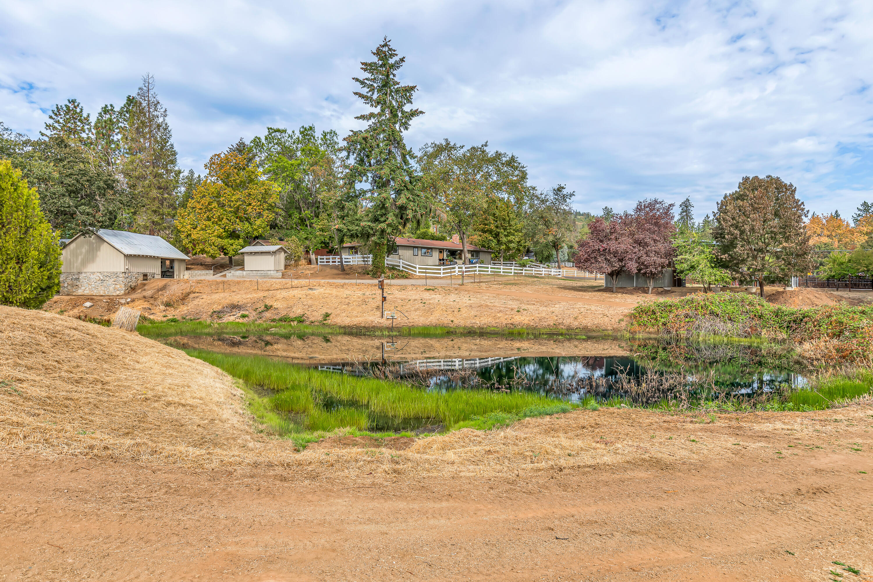 1865 Old Military Road Central Point, OR 97502 - Photo 68 of 77 a view of a road with a yard