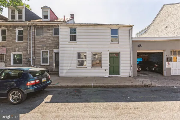 $1,600 | 614 Minor Street, Reading, PA 19602