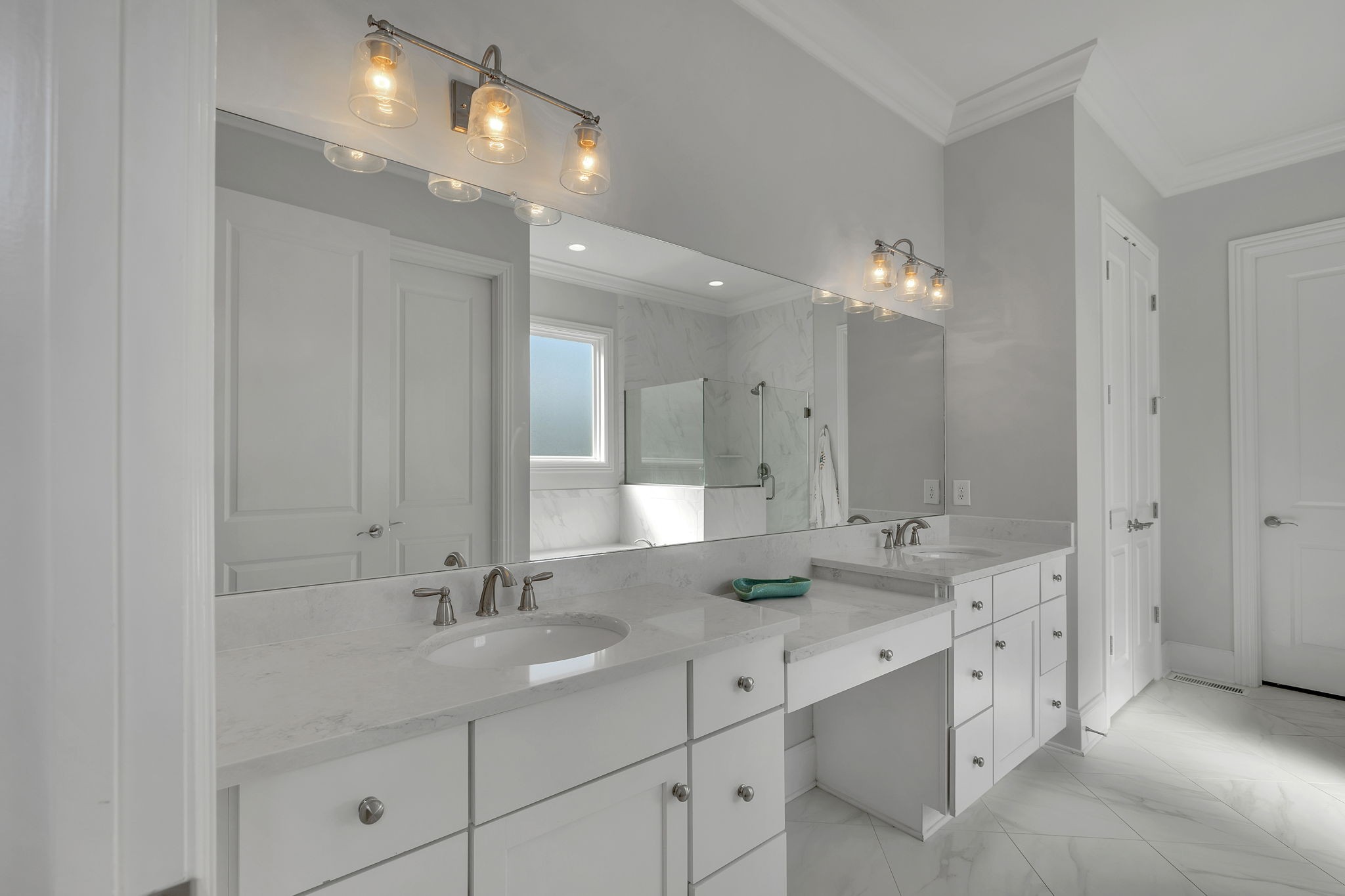 1606 Eliot Road Franklin, TN 37064 - Photo 23 of 49 a bathroom with double sink and a mirror