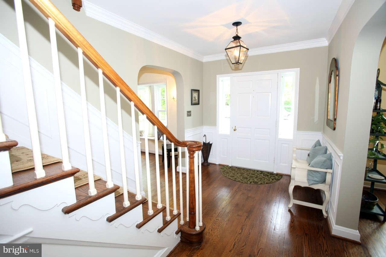115 Churchwardens Road Baltimore, MD 21212 - Photo 3 of 30 Foyer