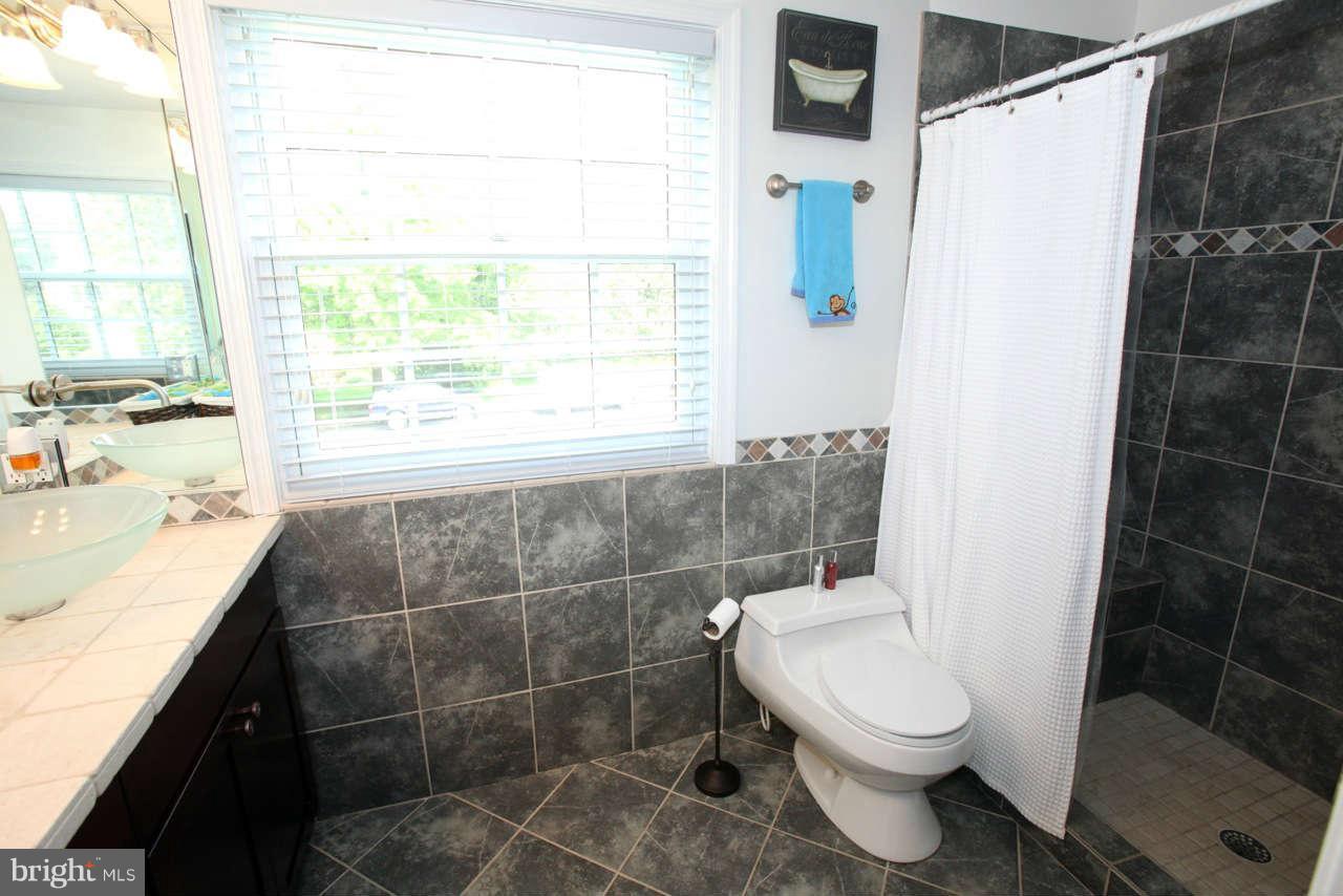 115 Churchwardens Road Baltimore, MD 21212 - Photo 22 of 30 Hall bath
