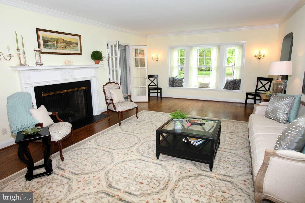 115 Churchwardens Road Baltimore, MD 21212 - Photo 4 of 30 Living Room