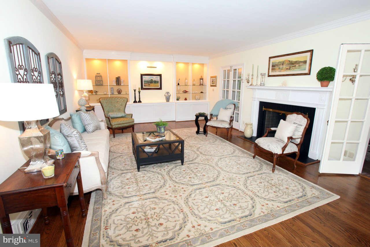 115 Churchwardens Road Baltimore, MD 21212 - Photo 5 of 30 Living Room