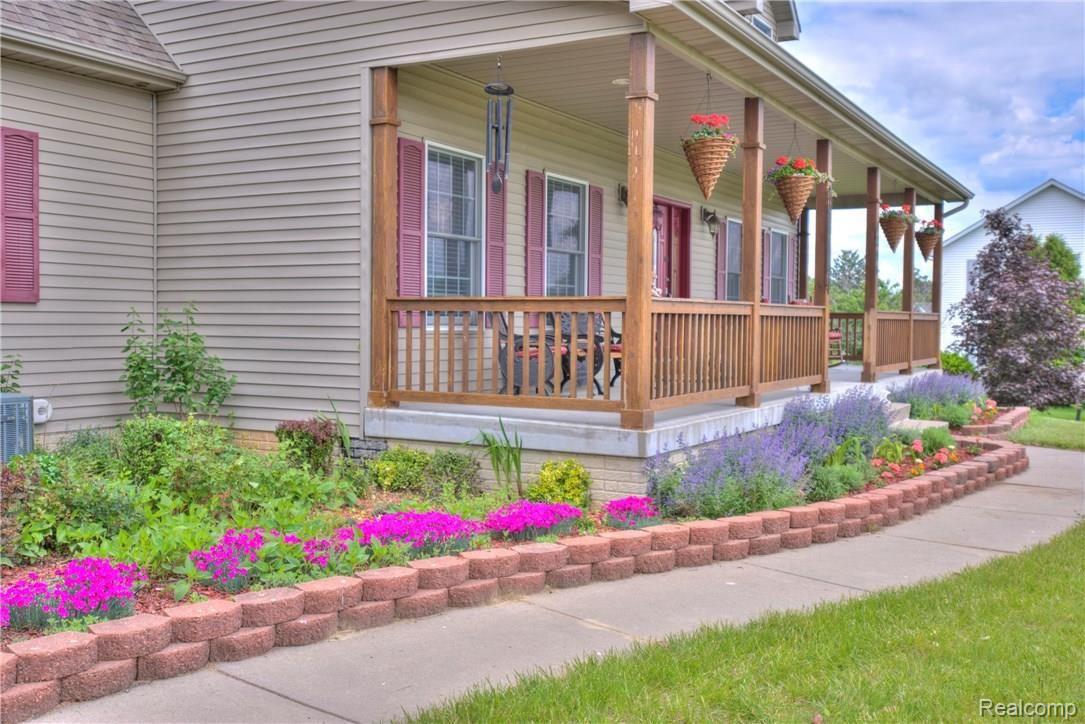 4390 Baldwin Road Grand Blanc, MI 48439 - Photo 38 of 41 HDR Front Porch2 (3007x2008).jpg