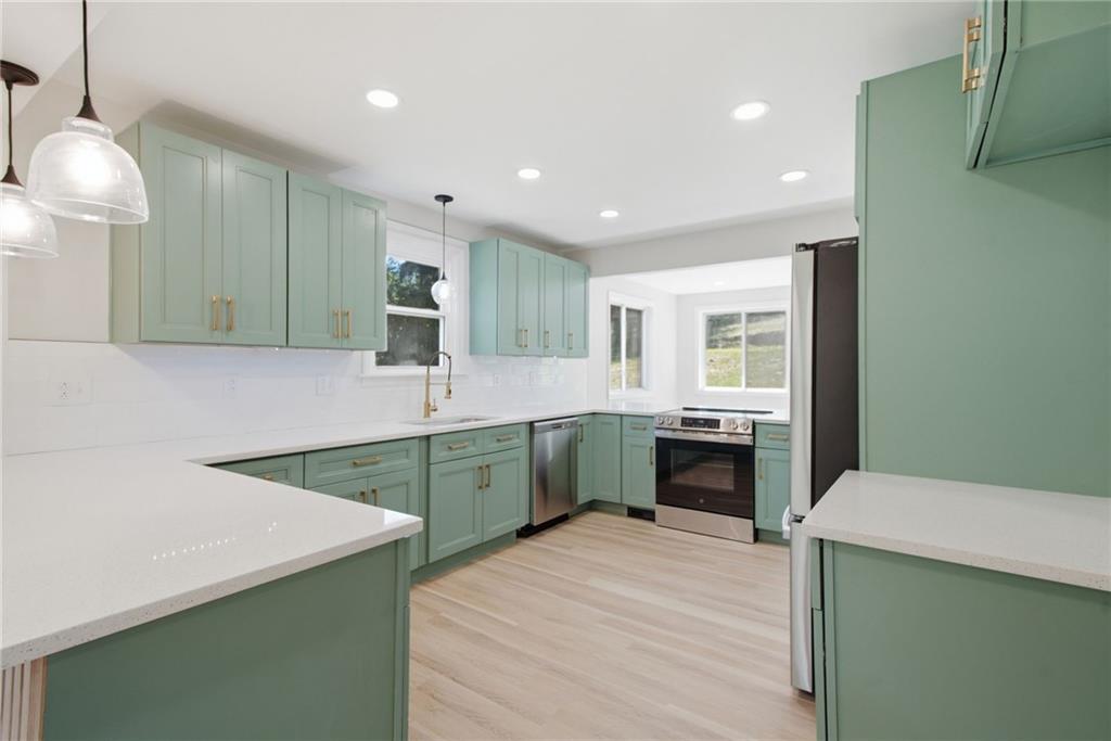 985 Blackhawk Road Beaver Falls, PA 15010 - Photo 3 of 31