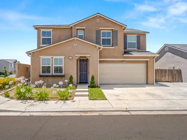$519,999 | 4225 North Sandrini Avenue, Fresno, CA 93723