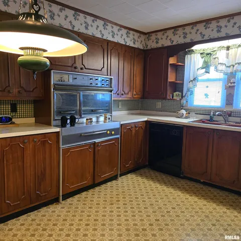 $65,000 | 1317 West Cherry Street, Herrin, IL 62948