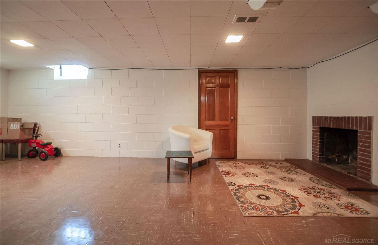 1133 Roslyn Road Grosse Pointe Woods, MI 48236 - Photo 29 of 39