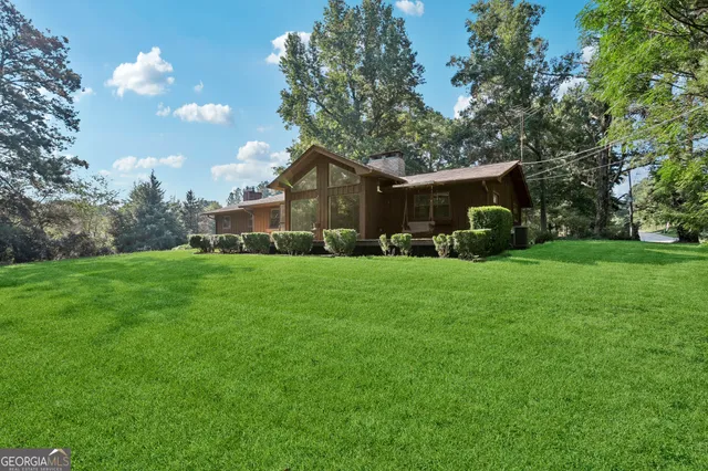 a view of a house with a back yard
