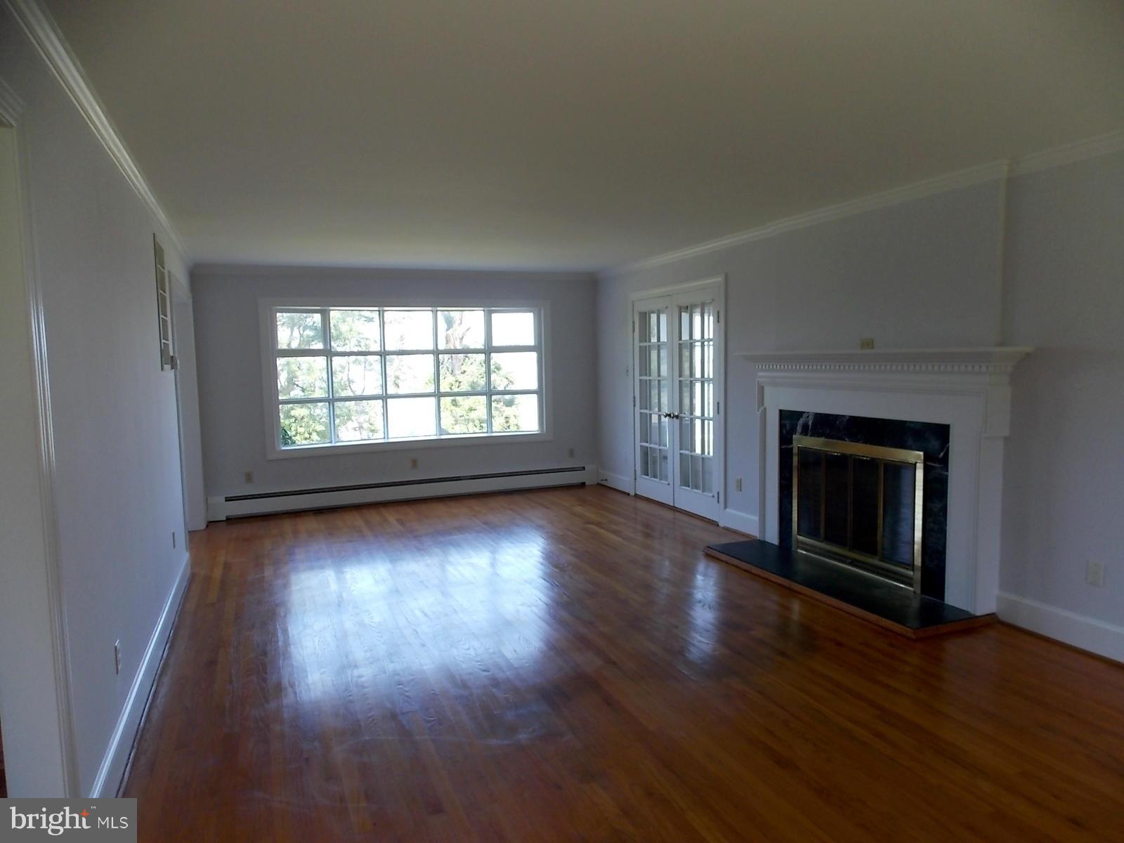 6175 Hallowing Point Road Prince Frederick, MD 20678 - Photo 19 of 20 Living Room