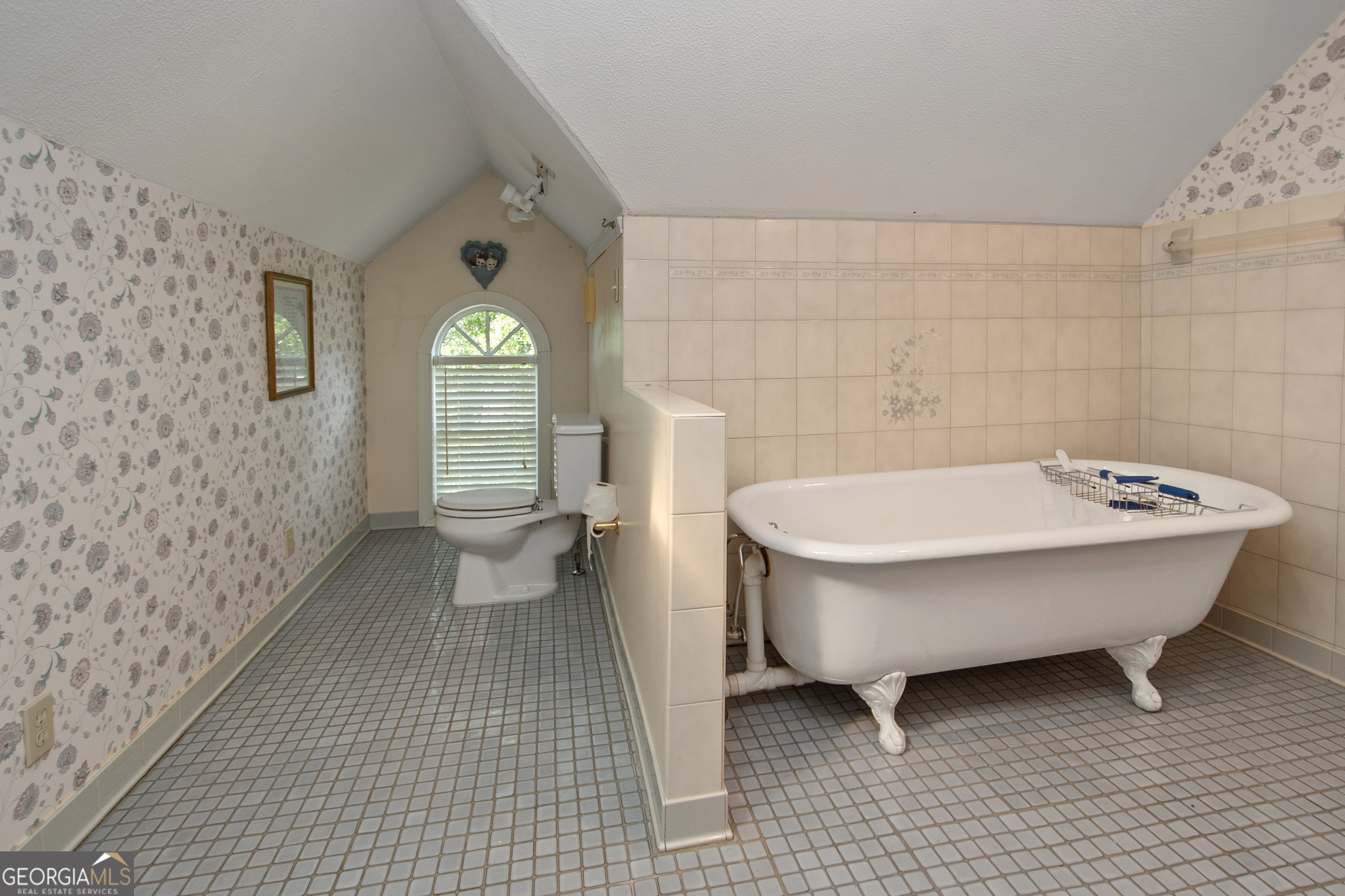 402 Tom Bell Road Milner, GA 30257 - Photo 33 of 64 a bathroom with a sink a toilet and a shower