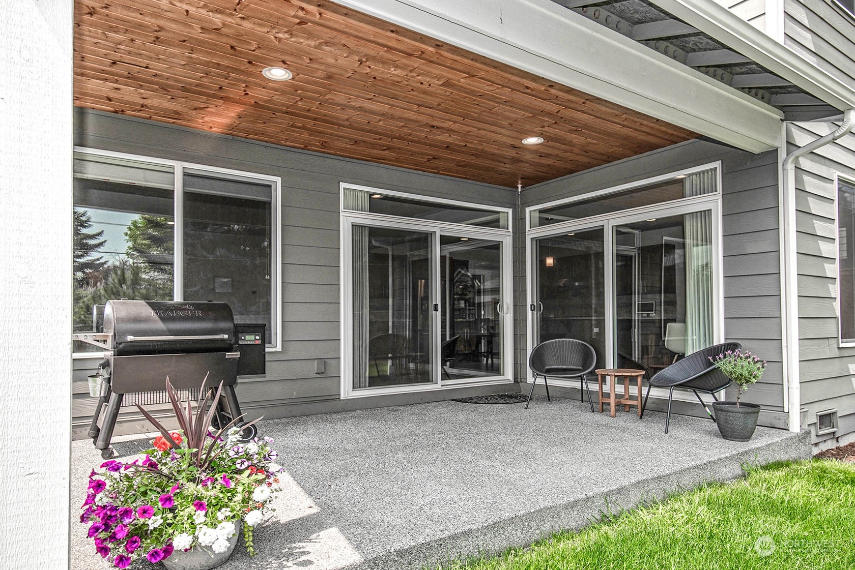 21127 35th Drive Southeast Bothell, WA 98021 - Photo 35 of 40 a house with outdoor seating space