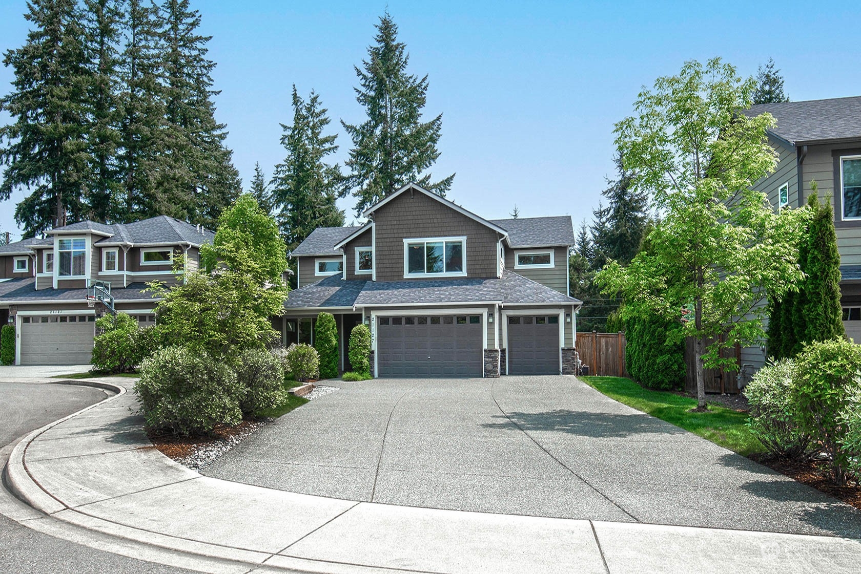 21127 35th Drive Southeast Bothell, WA 98021 - Photo 4 of 40 a house with a outdoor space