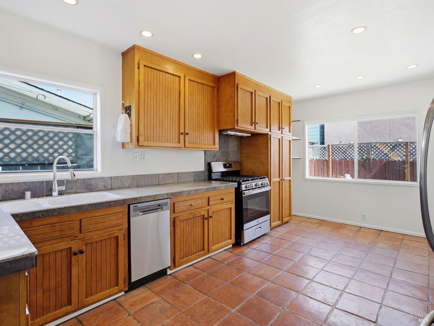 433 Lincoln Street Santa Rosa, CA 95401 - Photo 6 of 21