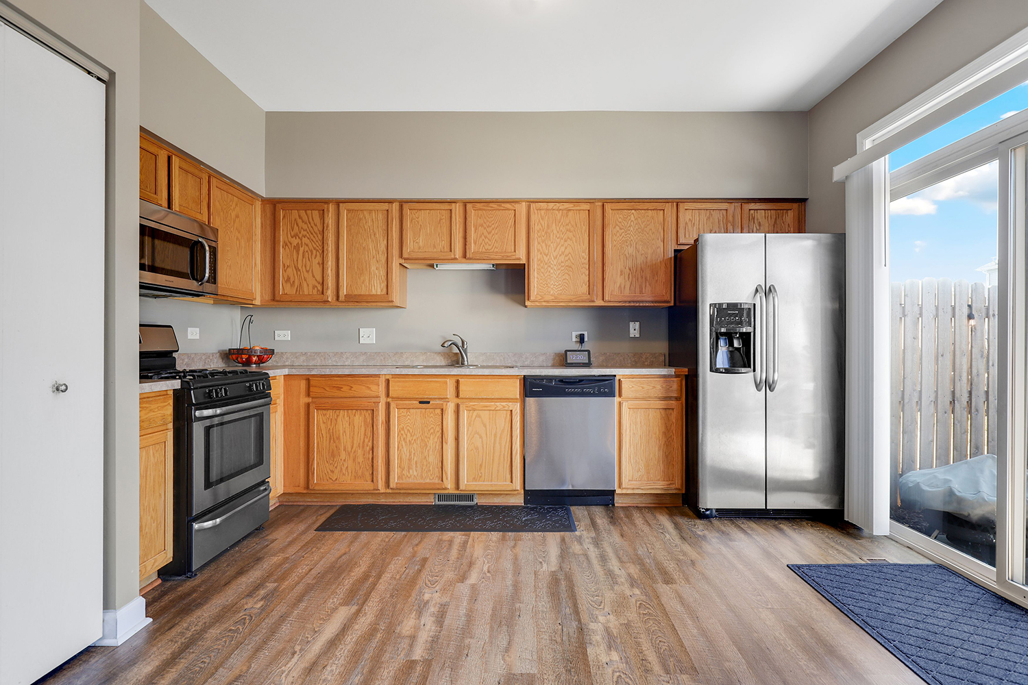 1441 Red Top Lane Minooka, IL 60447 - Photo 8 of 24 a kitchen with granite countertop a refrigerator oven a sink and wooden floors