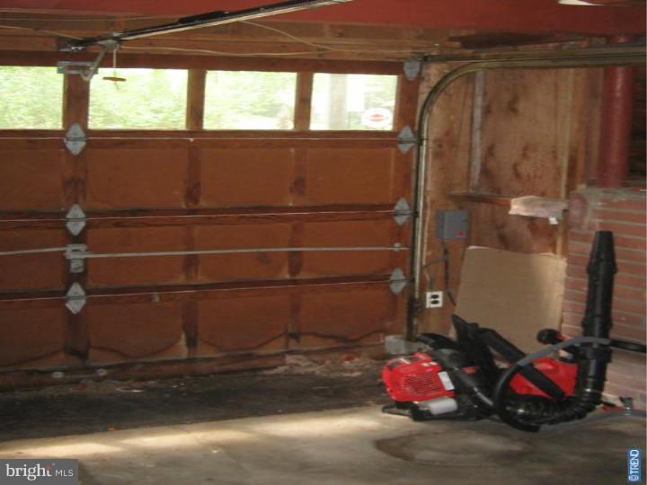 456 Fletcher Road Wayne, PA 19087 - Photo 14 of 15 Garage