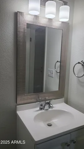 $1,595 | 860 East Brown Road, Unit 6, Mesa, AZ 85203