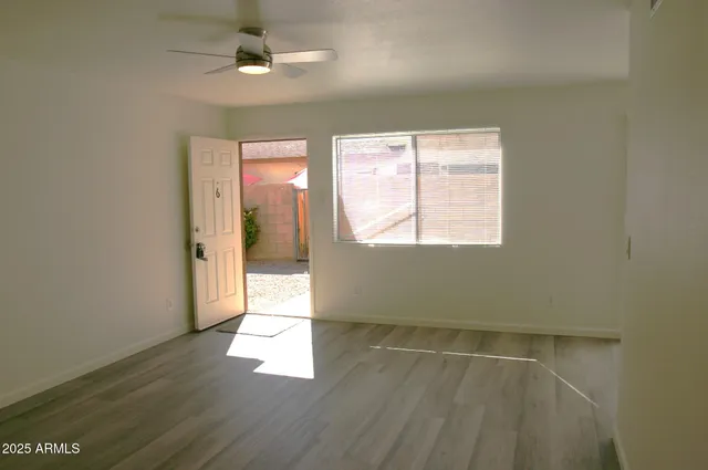 $1,595 | 860 East Brown Road, Unit 6, Mesa, AZ 85203